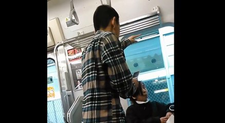 【池沼】電車で写真撮影を求める謎のキチガイ【怖い】