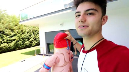 SUBI NO TELHADO DA CASA DOS YOUTUBERS !