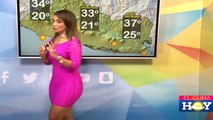 Elena Villatoro luce minivestido fucsia con mangas largas 19/08/17