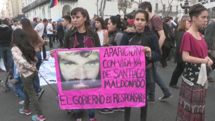 Miles de personas protestan en Argentina por el joven desaparecido en manifestación