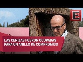 Polémica por el anillo hecho con cenizas de Luis Barragán