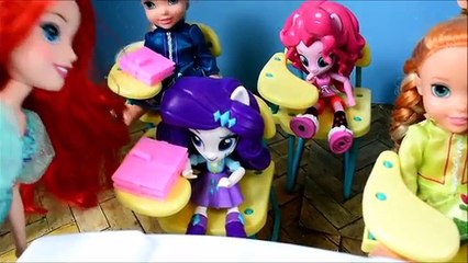 Elsa And Anna Toddlers Littlest Pet Shop Pig RUNS AWAY! - toy heroes anna and elsa