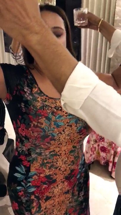 Main sharabi song dance in  party aunty uncle