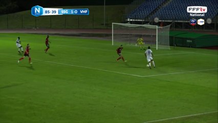 Magnifique frappe qui frôle les poteau