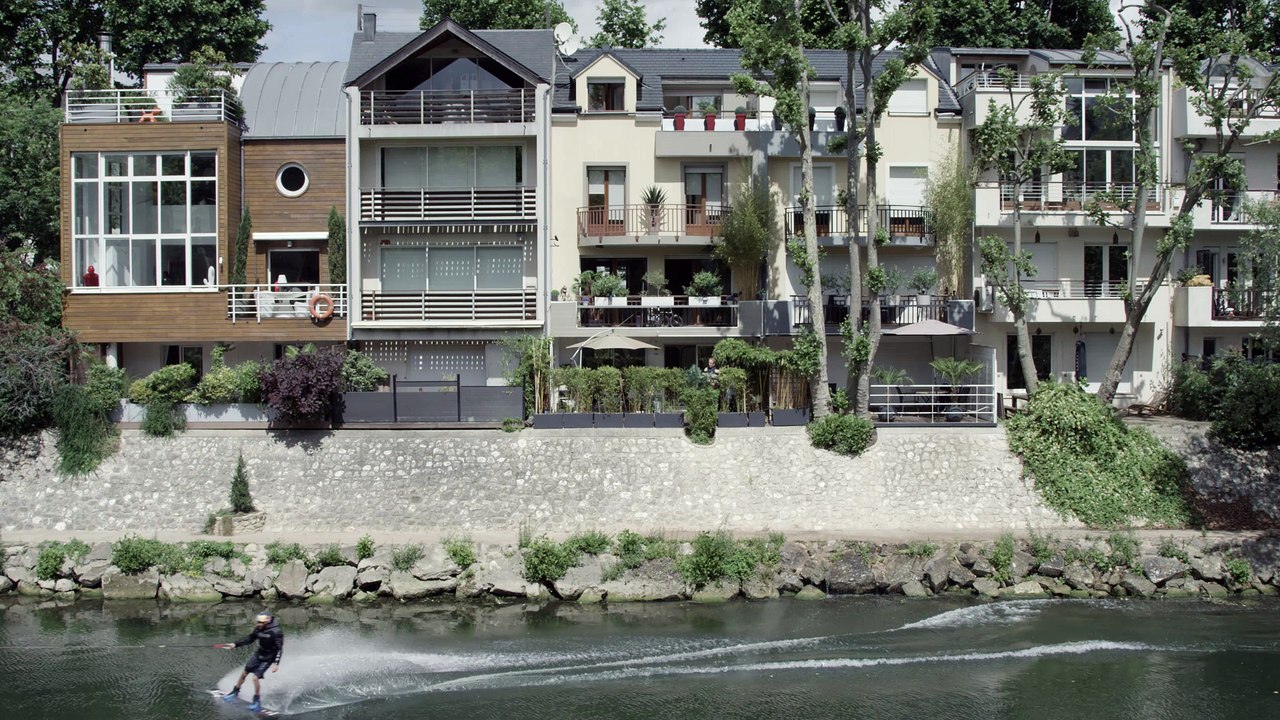 Adrénaline - Tous sports : Une session de wakeboard inédite sur la seine en plein coeur de Paris