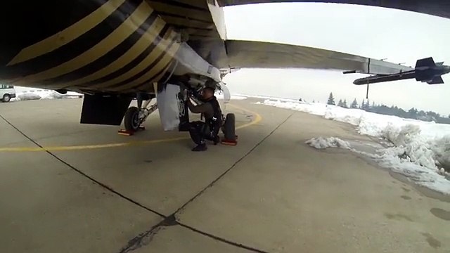 Solo TÜRK Uçuş Öncesi Uçak Kontrolü