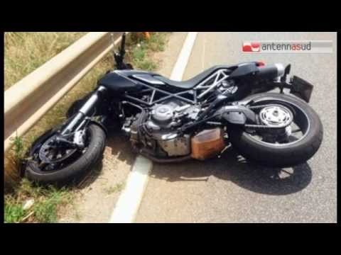 TG 28.07.14 Impatto fatale contro il guardrail: morto un motociclista con la passione per i guantoni