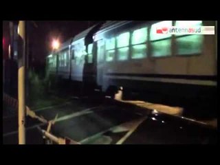 TGSRV13ago_ferrovia_bari_lecce_bloccata.mp4 TG 14.08.14