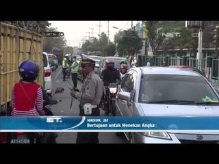 Polisi Bagikan Helm Bagi Pengguna Jalan di Madiun - NET24