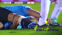 Luis Suarez manque de briser la jambe d'Otamendi sur ce tacle assassin !