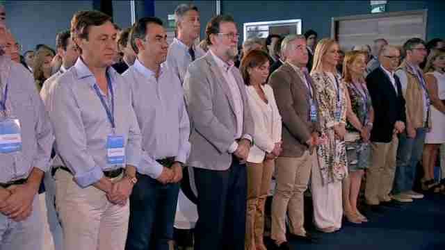 El PP guarda en su Interpalamentaria un minuto de silencio por las víctimas de los atentados