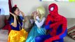 アリエルリトルマーメイドと結婚ジョーカー！ スパイダーマン、冷凍エルザ、悪事を働く面白いスーパーヒーローのビデオ