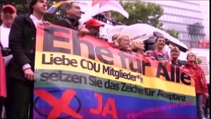 DIE WELT IST BUNT UND TOLERANT- WIE LANGE NOCH ? -  THE WORLD IS COLORFUL AND TOLERANT- HOW LONG?