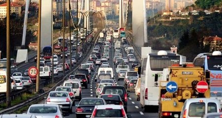 İstanbul'da Bayram Ziyaretleri Trafik Yoğunluğunu Geri Getirdi