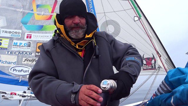 Arctique. Yvan Bourgnon toujours coincé par les glaces