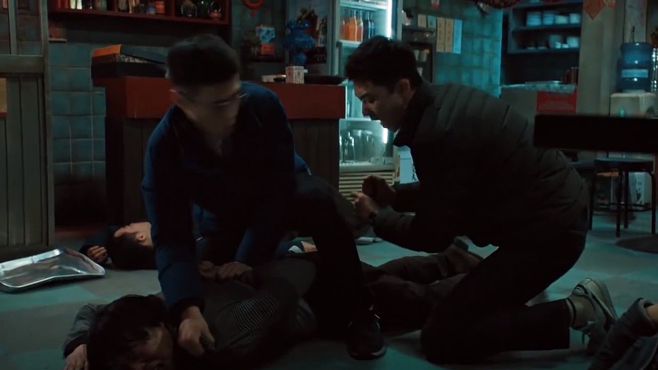 Bộ đôi cảnh sát đẹp trai Park Seo Joon - Kang Na Neul làm chao đảo buổi sáng đẹp trời