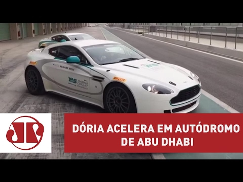 Prefeito João Doria pilota carro de luxo em autódromo de Abu Dhabi