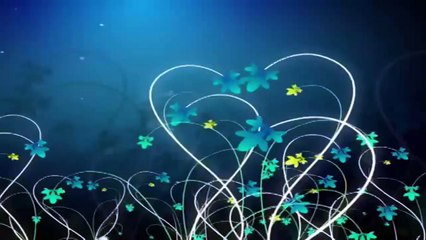 ناقه تسبح في البحر في الامارات