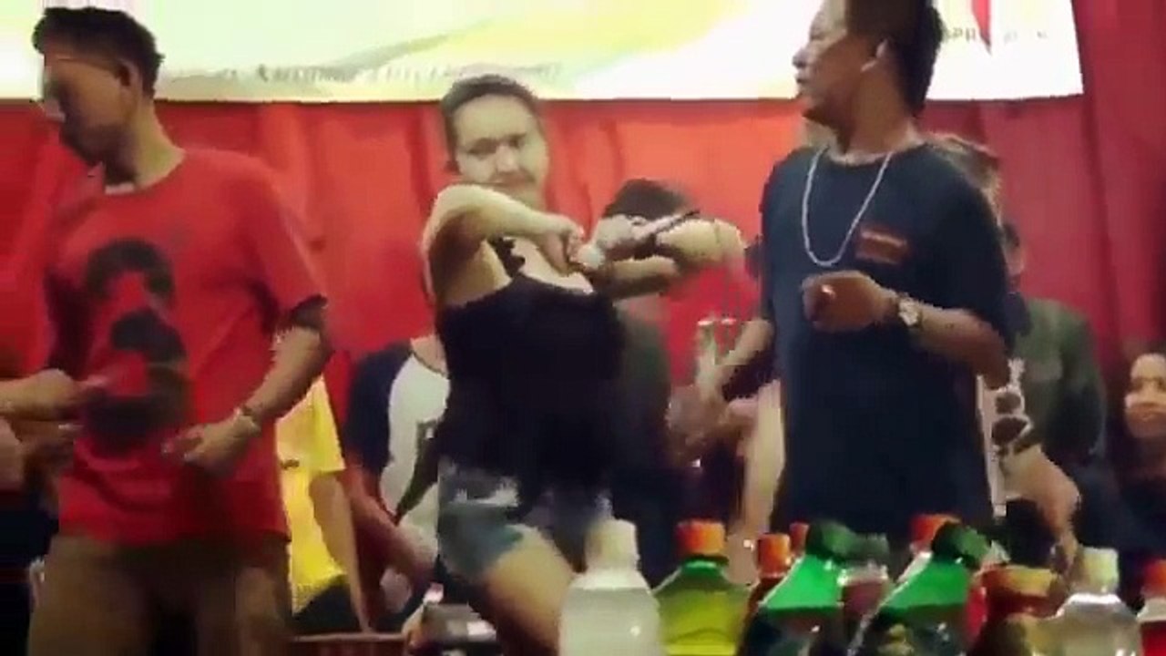 HOT ! DUET GOYANG MAUT SUSU KENTAL LIA CAPUCINO & DELLA SANTIKA TERBARU 2017