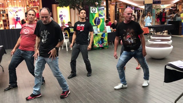 Forum des Asso Centre Commercial Carrefour Labège : Démo Chorée Thriller