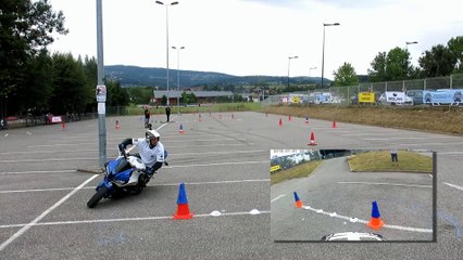 Démonstration de Gymkhana moto