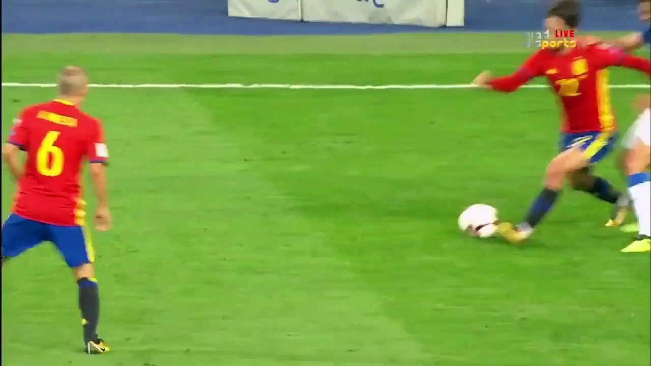 Isco Nutmeg to Marco Verratti Spain vs Italy 3-0 02/09/2017