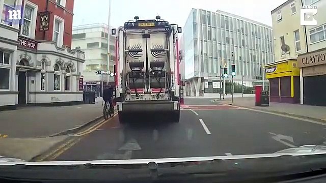 Un cycliste dérangé s’en prend à un chauffeur de taxi