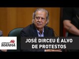 José Dirceu é alvo de protestos ao chegar em apartamento no DF | Jornal da Manhã