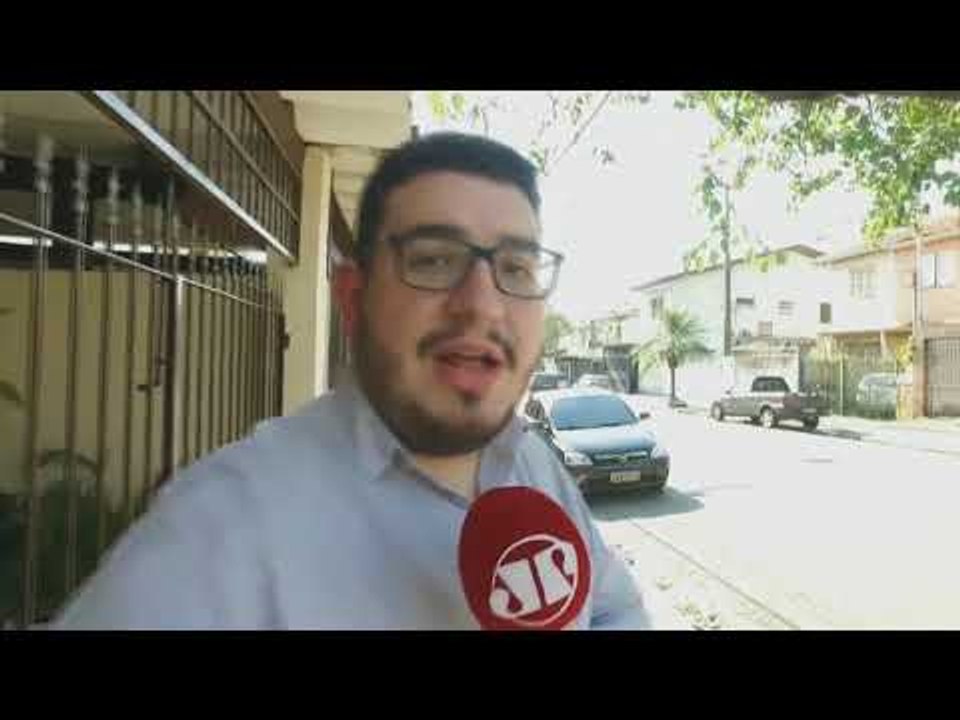 Árvore em frente à garagem obriga morador de SP a alugar garagem vizinha para estacionar o carro