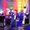 لحظة سقوط راغب علامة على المسرح خلال حفله في مهرجان بكاسين