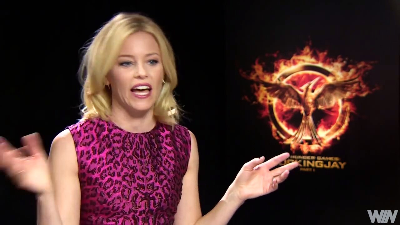 Julianne Moore on Elizabeth Banks' -Ask a Badass-