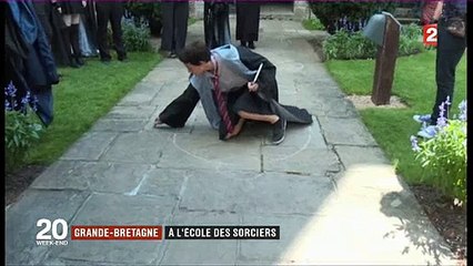 Download Video: Pour surfer sur le succès d'Harry Potter, une école de sorcier ouvre en Angleterre ! Regardez