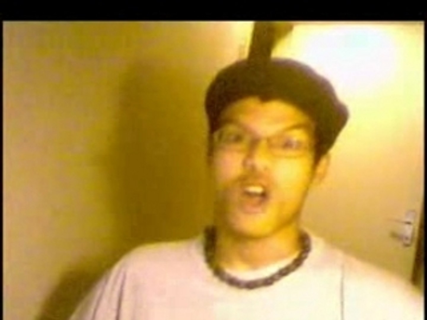 Qui C Est Qu A Fait Caca Dans La Bruyere Video Dailymotion