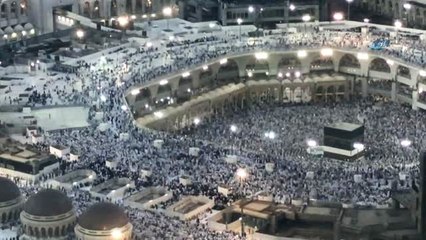 Hacılar Mina'da Şeytan Taşladı