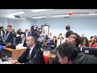 TG 23.10.14 Processo escort: "con Berlusconi solo baci e carezze..."