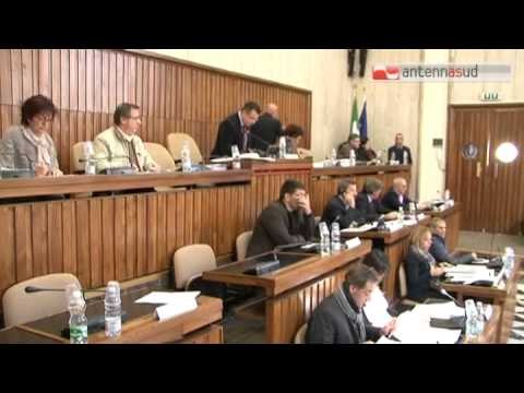 TG 04.11.14 Brindisi, incendiata l'auto del sindaco Consales