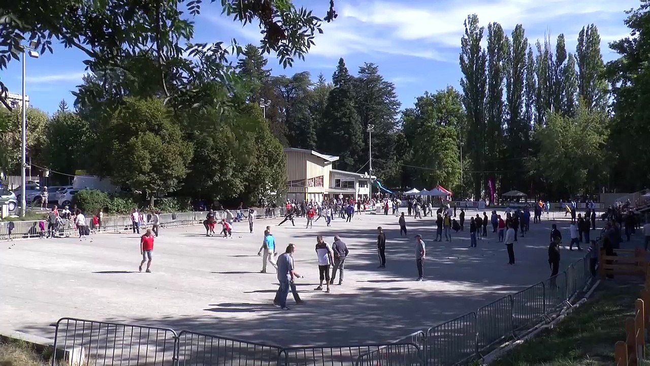 D!CI TV : les spectateurs viennent supporter leurs amis au Critérium Bouliste de Gap