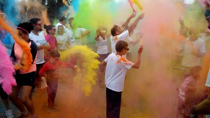 Le départ de la "color run" de Rouez en soutien à Louane