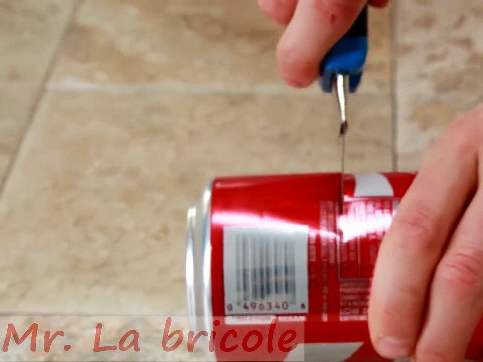 Créer des photophores en forme de Lotus avec des canettes de SODA