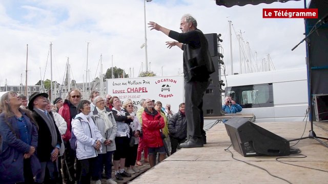 Paimpol. Belle éclaircie sur Gilles Servat à la fête de l'huître