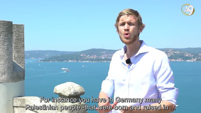 Mr. Luca Steinmann (Journalist and Lecturer) explains the situation of Syrian refugees in Europe