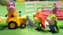 Video Niños para dibujos animados Peppa Pig chicas de dibujos animados con el juguete de desarrollo en el río