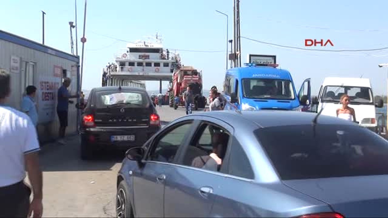 Çanakkale Jandarmadan Çardak Feribot İskelesi'nde Güvenlik Kontrolü