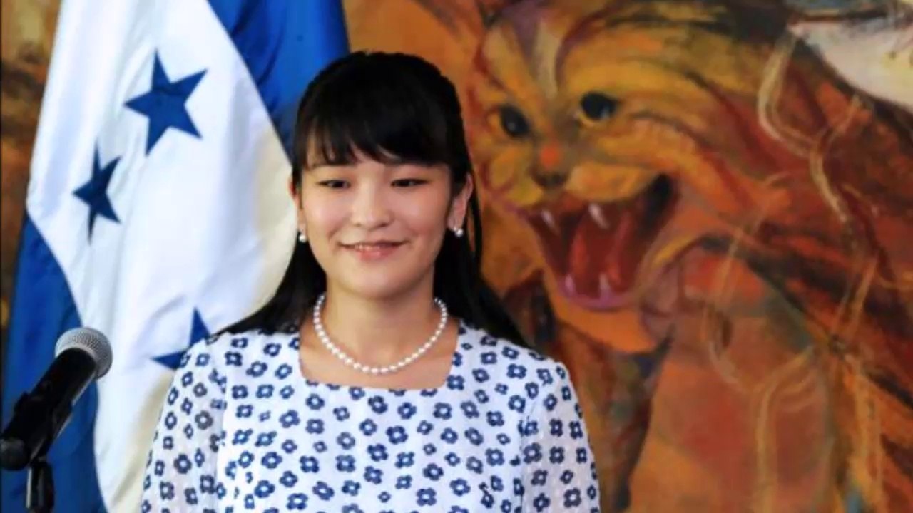 Japanese princess gives up her royal status to marry a piano-loving commoner