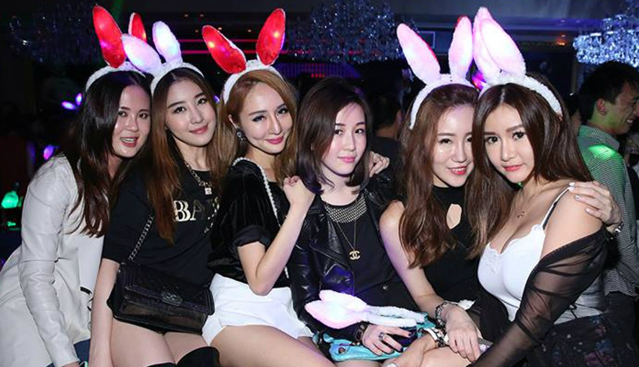 Hong Kong attractions, Lan Kwai Fong & Soho night life   17 things to do in Hong Kong