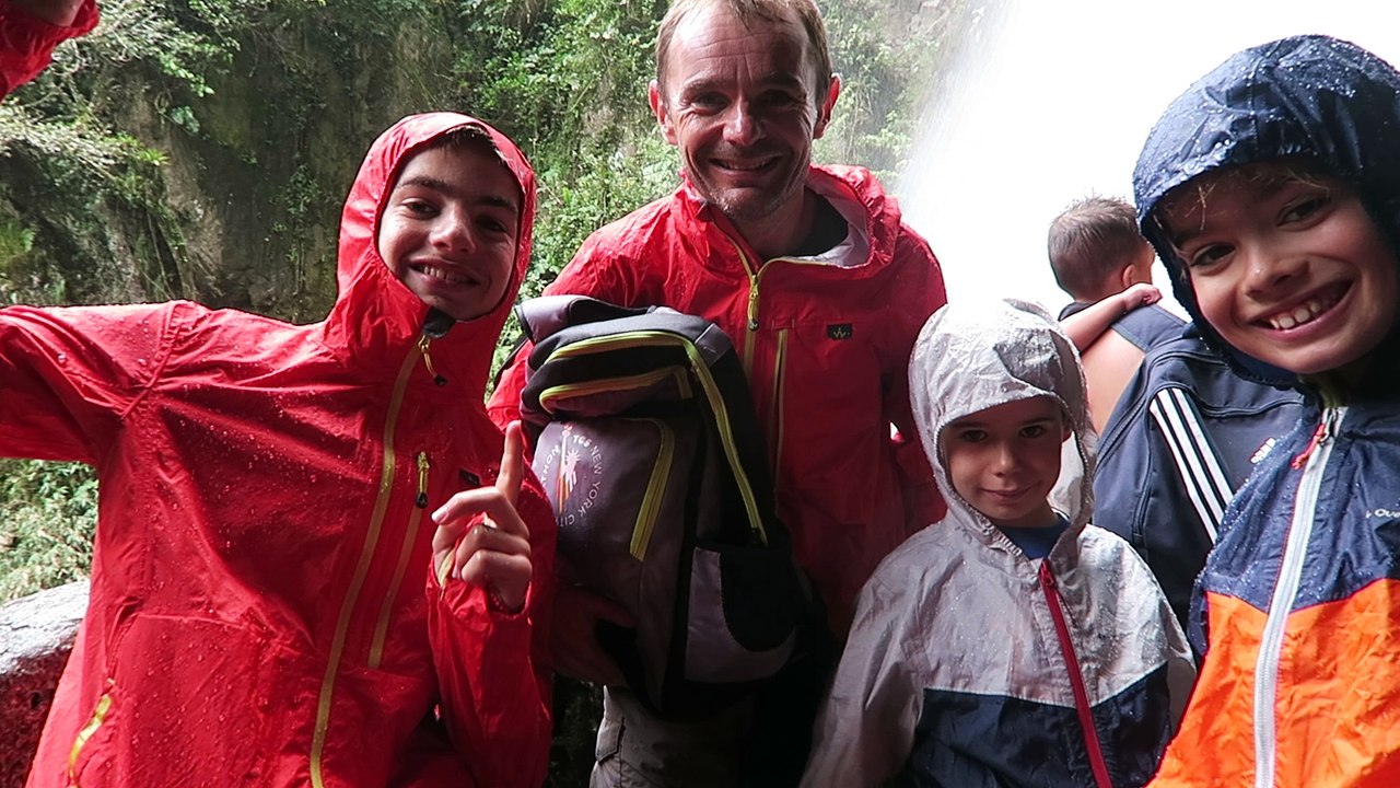 Les Gourm'trotters à la Paillon del Diablo (Banos - Equateur)
