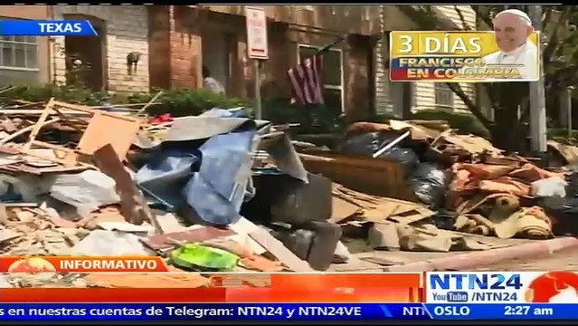 Decenas de ciudadanos regresan a sus hogares en Texas para rehacer sus vidas tras el paso del huracán Harvey