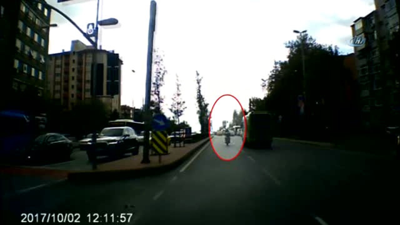 İstanbul Trafiğinde Tehlikeli Hareketler Kamerada