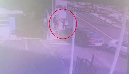 Kaldırımda Bekleyen Kıza Böyle Çarptı