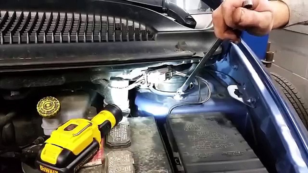 Replace Front Struts - Chrysler Town & Country / Dodge Grand Caravan